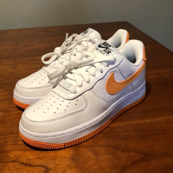 Nike by you women’s Air Force one white/orange - Picture 3 of 11